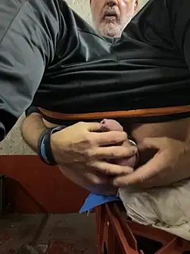 Snapshot of pervonpatrol chatting on October 31, 2025, 5:53 pm pervonpatrol online show from October 31, 2025, 5:53 pm