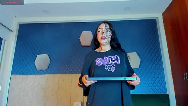 Snapshot of thania_777 chatting on November 4, 2025, 8:23 pm thania 777 online show from November 4, 2025, 8:23 pm