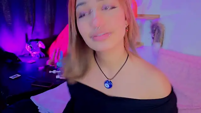 zoelight18 online show from November 22, 2025, 5:12 pm