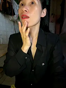 Snapshot of MinHiNi chatting on October 2, 2025, 1:20 am MinHiNi online show from October 2, 2025, 1:20 am