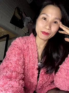 Snapshot of MinHiNi chatting on December 1, 2025, 3:57 pm MinHiNi online show from December 1, 2025, 3:57 pm