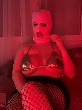 Snapshot of emiliafrancaise chatting on March 5, 2026, 9:22 pm emiliafrancaise online show from March 5, 2026, 9:22 pm