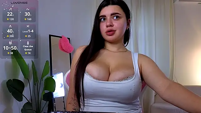 courtneyk  online show from October 23, 2025, 1:43 pm