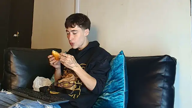  DantFox  online show from November 25, 2025, 8:20 pm