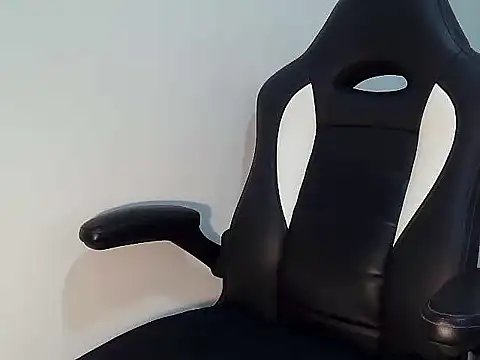 Snapshot of lovelynie123 chatting on April 2, 2026, 9:21 pm lovelynie123 online show from April 2, 2026, 9:21 pm