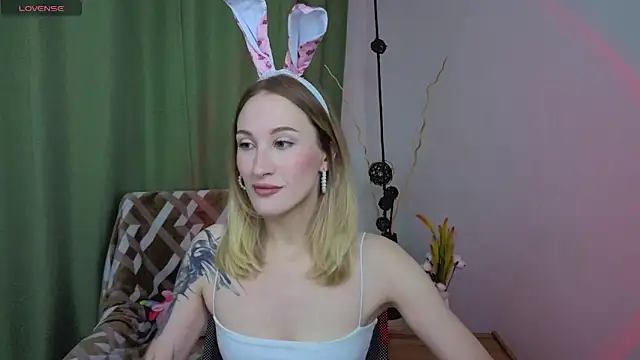 BiancaHelo online show from September 28, 2025, 10:55 am