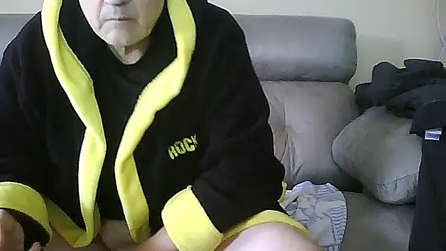 Snapshot of geli45 chatting on January 12, 2026, 11:28 am geli45 online show from January 12, 2026, 11:28 am