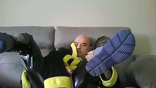 Snapshot of geli45 chatting on February 19, 2026, 11:40 am geli45 online show from February 19, 2026, 11:40 am