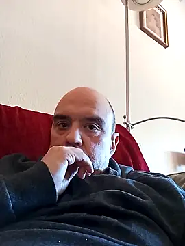 Snapshot of geli45 chatting on October 6, 2025, 2:40 pm geli45 online show from October 6, 2025, 2:40 pm