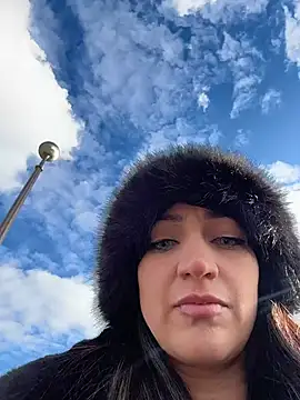 Ninabigtitied online show from November 18, 2025, 12:52 pm