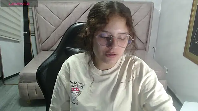 Snapshot of Velvet_Moon_V chatting on February 26, 2026, 7:47 pm Velvet Moon V online show from February 26, 2026, 7:47 pm