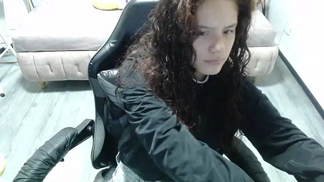 Velvet Moon V online show from November 18, 2025, 1:03 pm