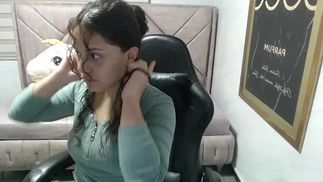 Velvet Moon V online show from November 29, 2025, 1:11 pm