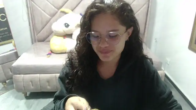 Velvet Moon V online show from October 29, 2025, 1:10 pm