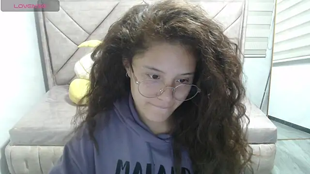 Snapshot of Velvet_Moon_V chatting on January 8, 2026, 1:06 pm Velvet Moon V online show from January 8, 2026, 1:06 pm