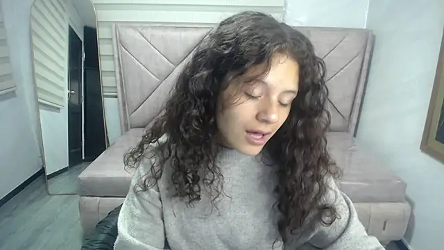 Velvet Moon V online show from September 29, 2025, 1:17 pm