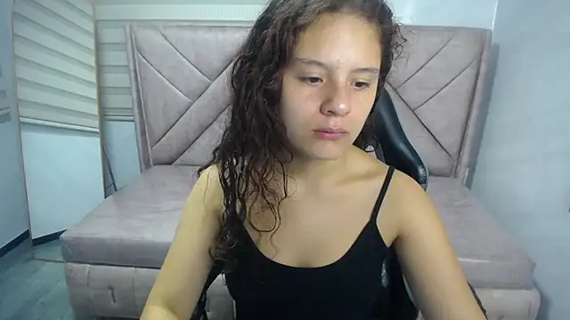 Velvet Moon V online show from October 1, 2025, 1:04 pm