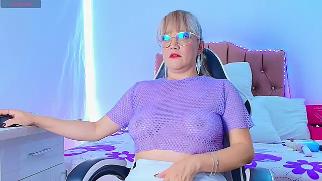 Snapshot of naomi_diamond_ chatting on April 21, 2026, 3:29 pm naomi diamond online show from April 21, 2026, 3:29 pm