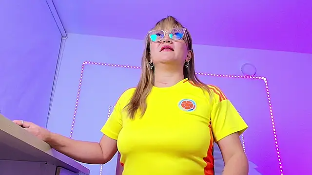 naomi diamond  online show from June 17, 2026, 10:14 am