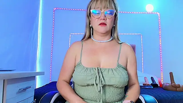 Snapshot of naomi_diamond_ chatting on May 21, 2026, 11:29 am naomi diamond online show from May 21, 2026, 11:29 am