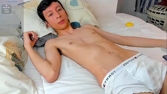 Snapshot of philip_twinkk chatting on December 21, 2025, 9:37 pm philip twinkk online show from December 21, 2025, 9:37 pm