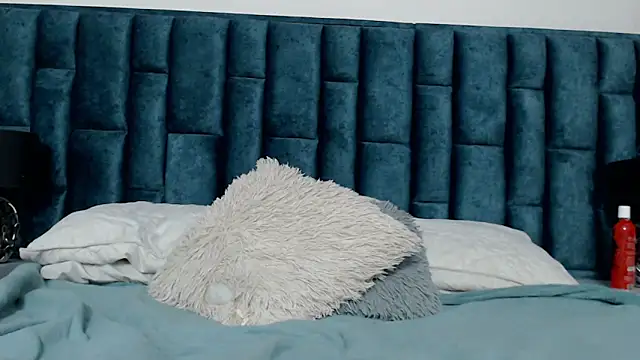 Snapshot of Emma_Foxi chatting on October 26, 2025, 7:47 pm Emma Foxi online show from October 26, 2025, 7:47 pm