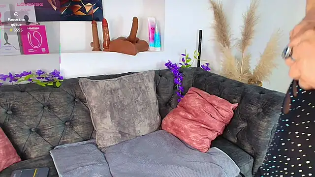 Snapshot of may_wood chatting on September 24, 2025, 12:11 pm may wood online show from September 24, 2025, 12:11 pm