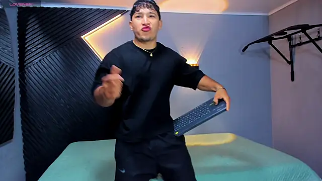 Snapshot of Horny_nick18 chatting on March 25, 2026, 12:37 pm Horny nick18 online show from March 25, 2026, 12:37 pm