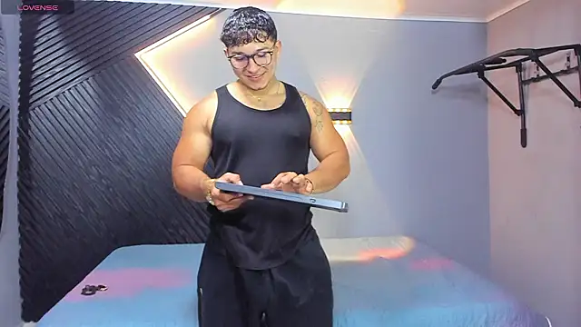 Snapshot of Horny_nick18 chatting on March 12, 2026, 12:42 pm Horny nick18 online show from March 12, 2026, 12:42 pm