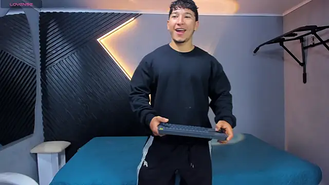 Snapshot of Horny_nick18 chatting on April 15, 2026, 12:10 pm Horny nick18 online show from April 15, 2026, 12:10 pm