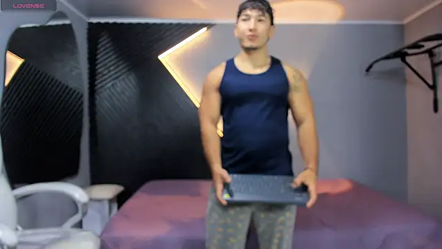 Snapshot of Horny_nick18 chatting on April 18, 2026, 11:12 am Horny nick18 online show from April 18, 2026, 11:12 am