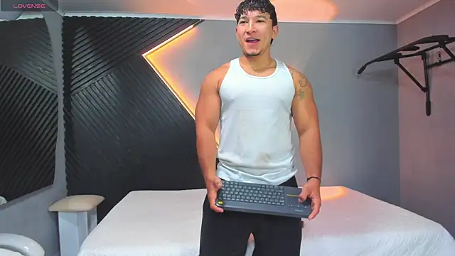 Snapshot of Horny_nick18 chatting on April 17, 2026, 12:30 pm Horny nick18 online show from April 17, 2026, 12:30 pm