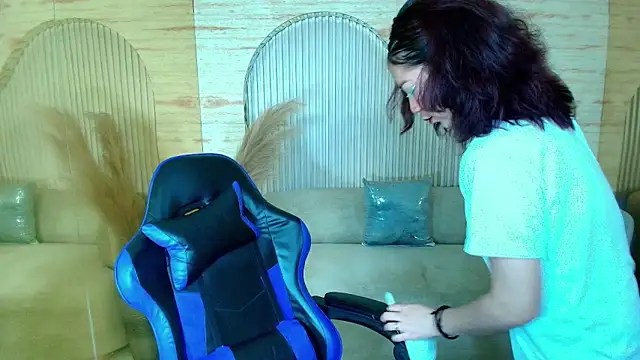 valentina r  online show from October 19, 2025, 3:20 am