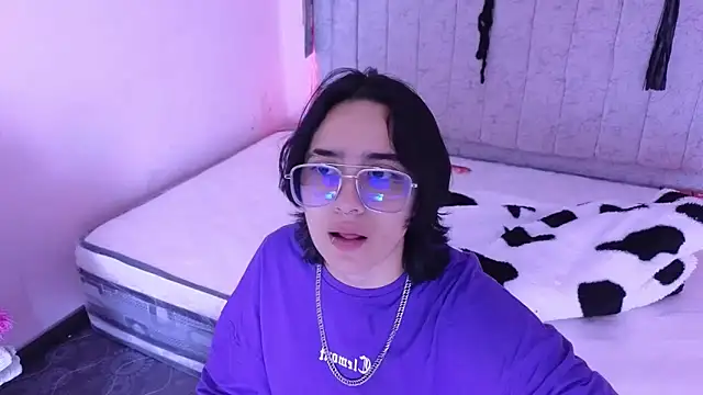 katalinathxandbritney1 online show from September 11, 2025, 8:53 pm