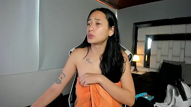 Adhara7 online show from November 4, 2025, 7:39 pm