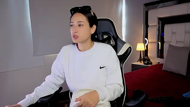 Snapshot of Adhara7 chatting on February 5, 2026, 8:59 pm Adhara7 online show from February 5, 2026, 8:59 pm