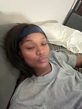 Snapshot of PrettyBabriexox chatting on November 27, 2025, 5:19 am PrettyBabriexox online show from November 27, 2025, 5:19 am