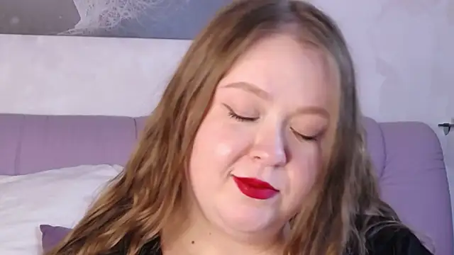 BettiBell online show from October 12, 2025, 7:26 pm