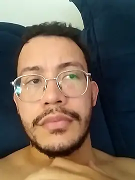 Snapshot of PIROCAO20 chatting on November 7, 2025, 6:23 pm PIROCAO20 online show from November 7, 2025, 6:23 pm