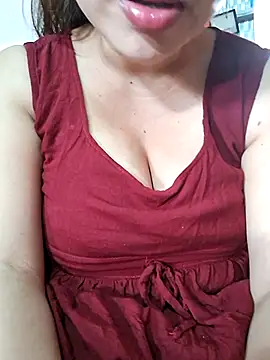 babyjunee12 online show from February 4, 2026, 6:41 am