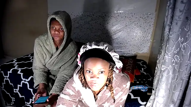 Snapshot of EssenceLovers chatting on July 3, 2026, 2:29 am EssenceLovers online show from July 3, 2026, 2:29 am