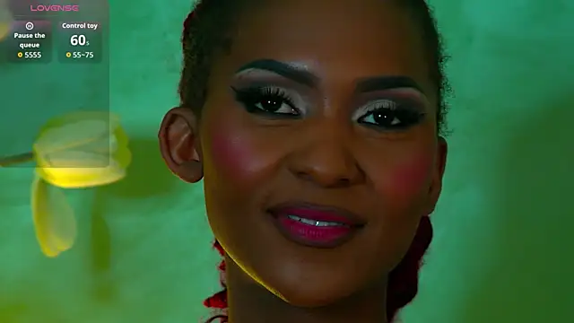 Snapshot of Izzie_Sugar chatting on October 19, 2025, 7:27 pm Izzie Sugar online show from October 19, 2025, 7:27 pm