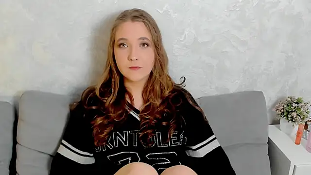 Snapshot of EiraWise chatting on December 2, 2025, 1:35 pm EiraWise online show from December 2, 2025, 1:35 pm