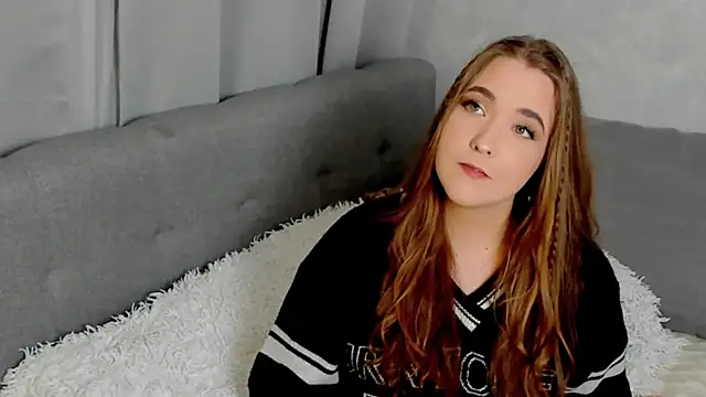 Snapshot of EiraWise chatting on November 27, 2025, 9:59 pm EiraWise online show from November 27, 2025, 9:59 pm