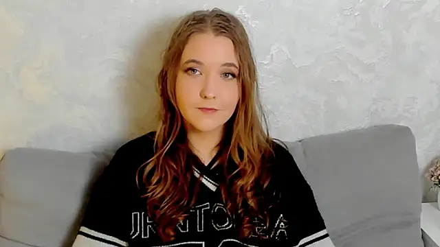 Snapshot of EiraWise chatting on December 4, 2025, 2:49 pm EiraWise online show from December 4, 2025, 2:49 pm