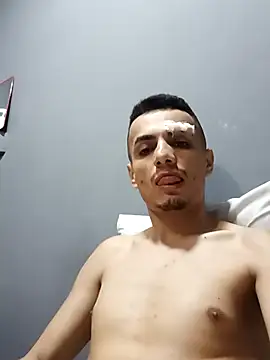 Snapshot of pitersonntt chatting on November 7, 2025, 8:35 pm pitersonntt online show from November 7, 2025, 8:35 pm