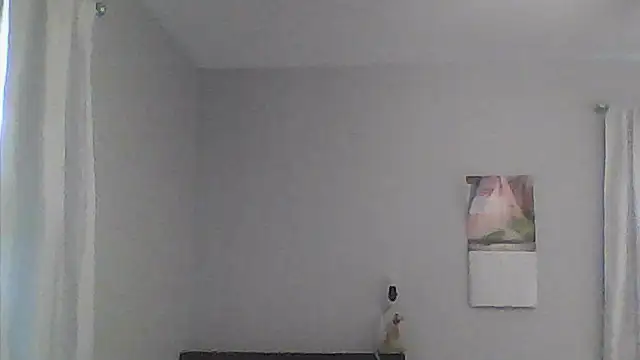 sarahkat86 online show from April 12, 2026, 11:19 pm