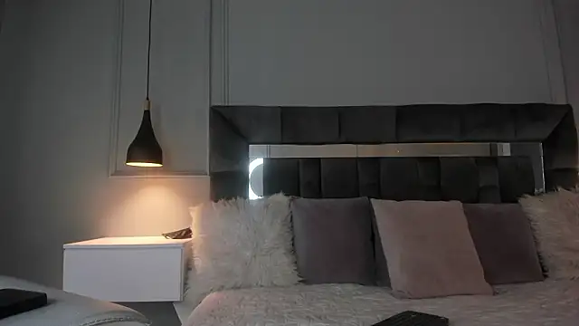 Jade rey  online show from February 25, 2026, 8:19 pm