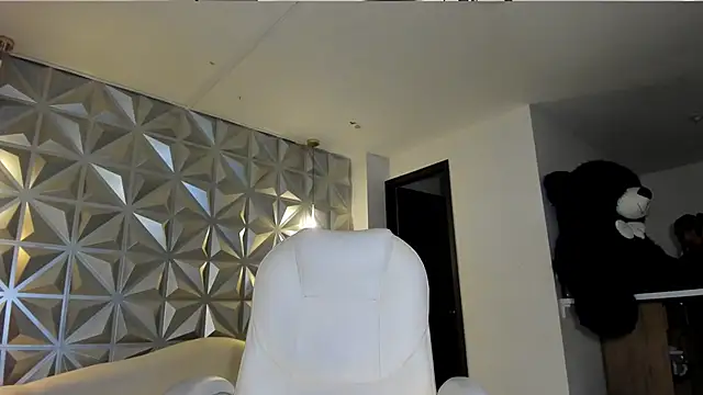 hellen tease online show from April 20, 2026, 1:13 pm