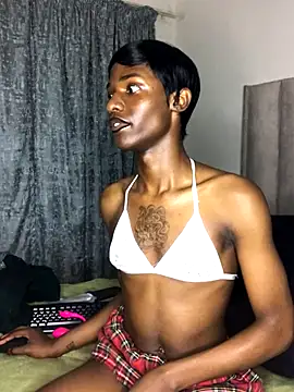 Trans fairy online show from September 28, 2025, 4:58 pm